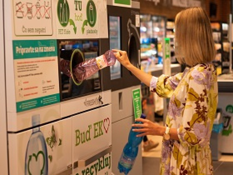 Slovensko zálohuje plastové fľaše a plechovky
