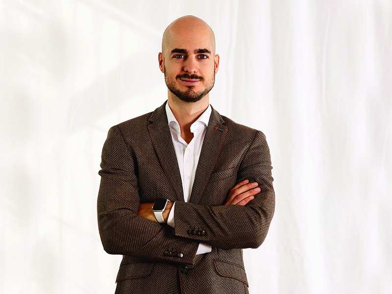 Zdola hore - Martin Labaš Zdola hore - Martin Labaš