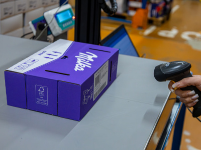 Eliminovanie chýb a rýchlejšie vychystávanie tovaru: Testovanie nového systému vo veľkosklade .