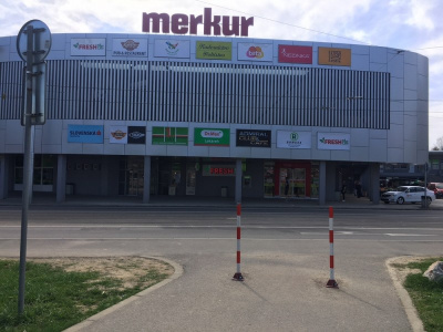 Z ľudia centra chodili za nákupmi na okraj mesta