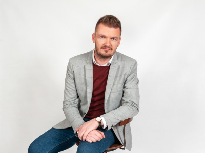 Zdola hore - Martin Ladičkovský 